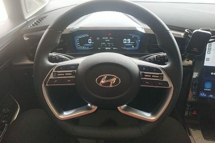 Used Hyundai Custo 2024 270TGDi LUX Prestige Edition Steering Wheel