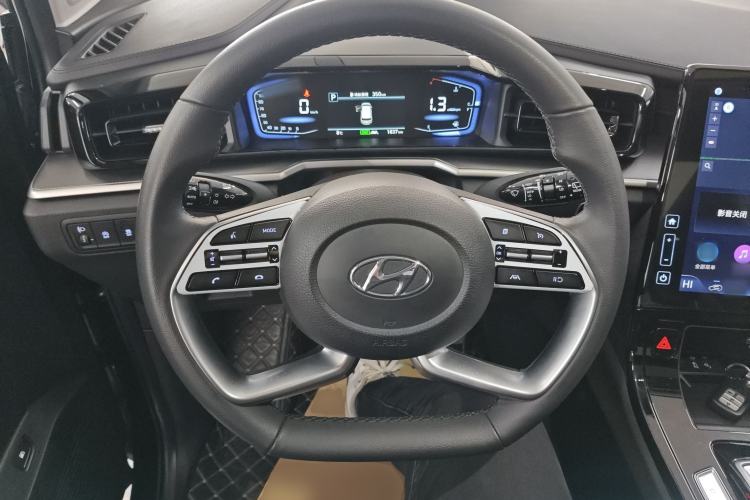 Used Hyundai Custo 2024 270TGDi LUX Prestige Edition Steering Wheel