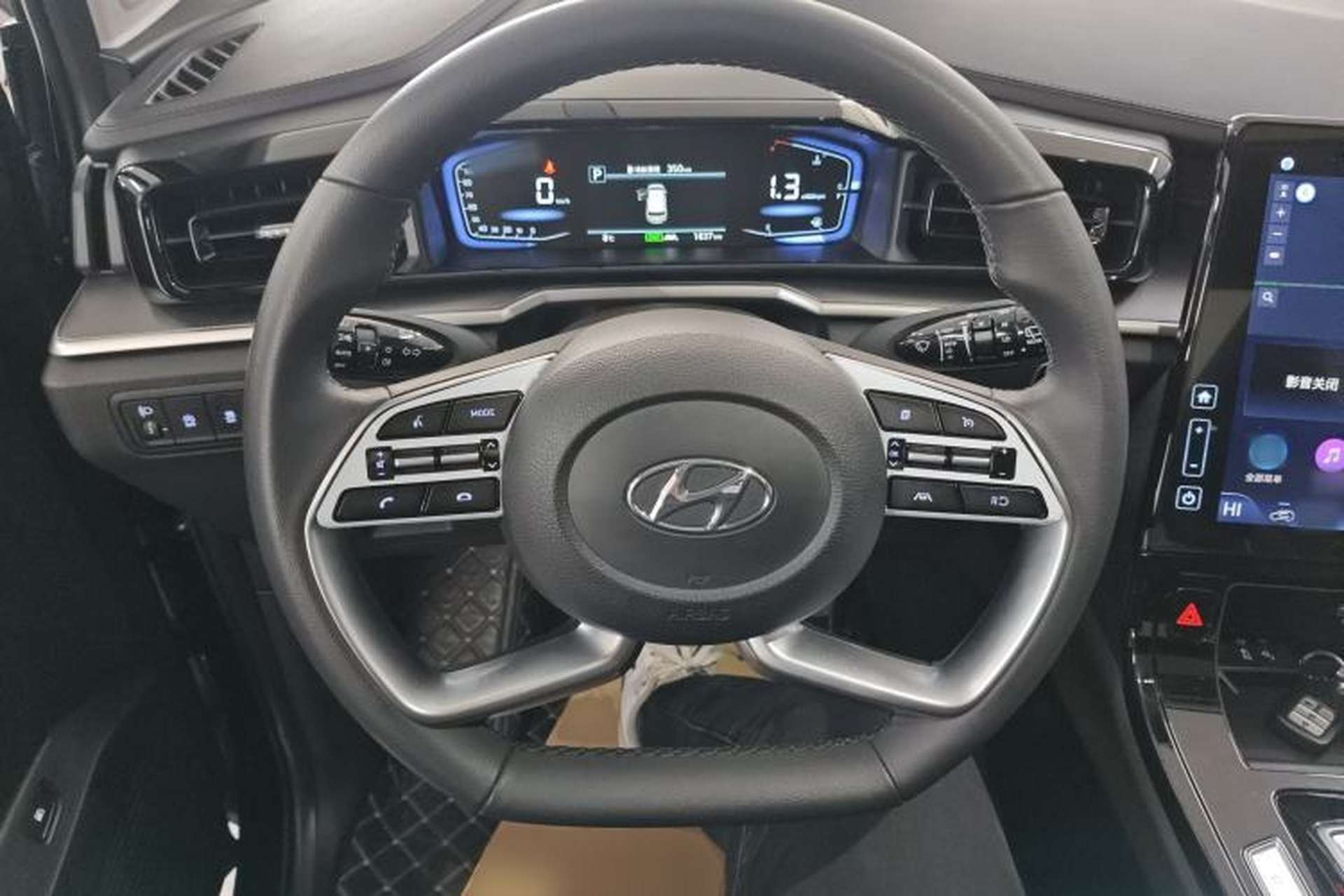 Used Hyundai Custo 2024 270TGDi LUX Prestige Edition Steering Wheel