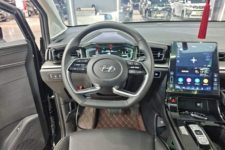 Used Hyundai Custo 2024 270TGDi LUX Prestige Edition Steering Wheel