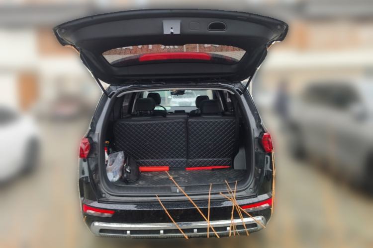 Used Hyundai Custo 2024 270TGDi LUX Prestige Edition Trunk