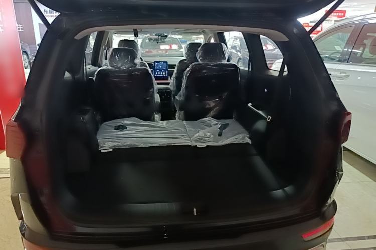 Used Hyundai Custo 2024 270TGDi LUX Prestige Edition Trunk