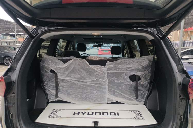 Used Hyundai Custo 2024 270TGDi LUX Prestige Edition Trunk