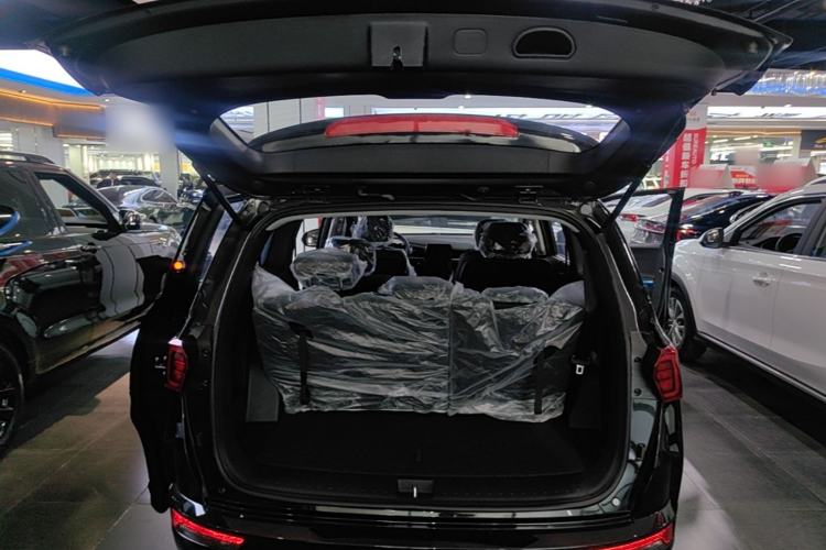 Used Hyundai Custo 2024 270TGDi LUX Prestige Edition Trunk