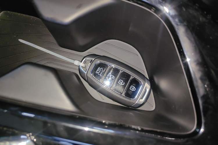 Used Hyundai Custo 2024 270TGDi LUX Prestige Edition Vehicle Key