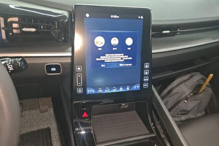 Used Hyundai Custo 2024 270TGDi LUX Prestige Edition Audio And AC Panel