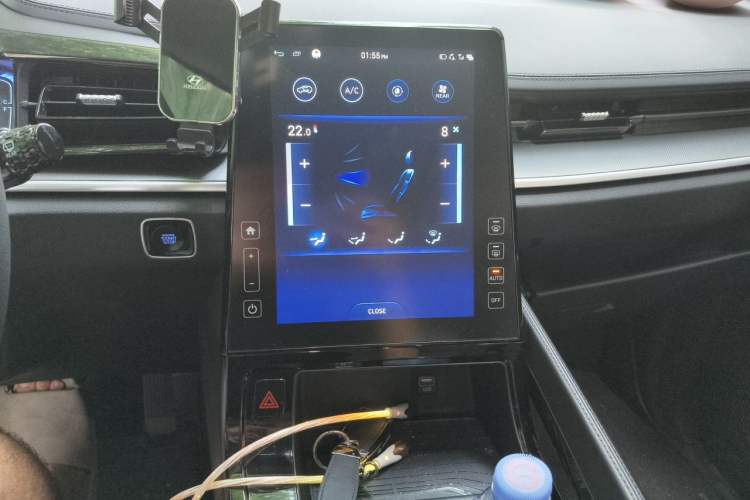 Used Hyundai Custo 2024 270TGDi LUX Prestige Edition Audio And AC Panel
