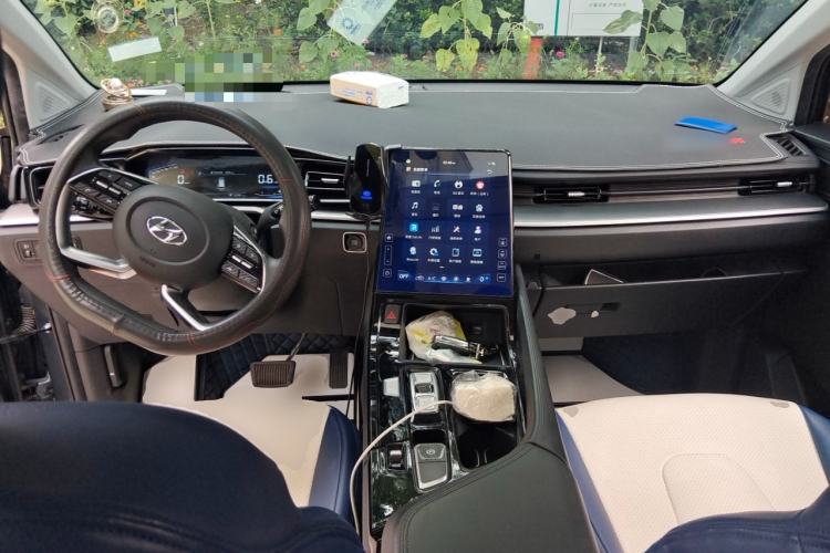 Used Hyundai Custo 2024 270TGDi LUX Prestige Edition Center Console