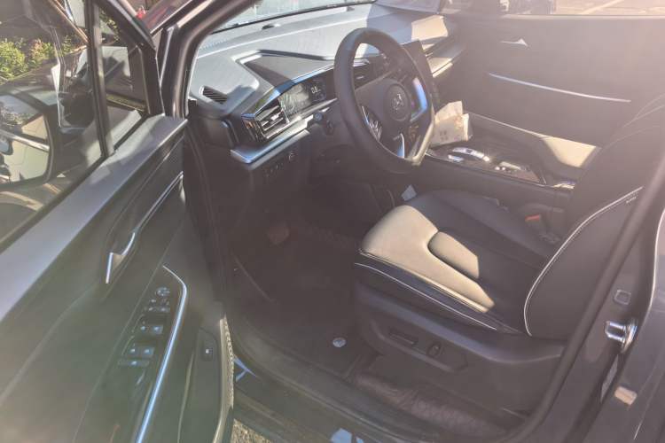 Used Hyundai Custo 2024 270TGDi LUX Prestige Edition Driver Seat