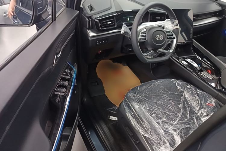 Used Hyundai Custo 2024 270TGDi LUX Prestige Edition Driver Seat