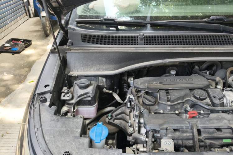 Used Hyundai Custo 2024 270TGDi LUX Prestige Edition Engine Bay Right