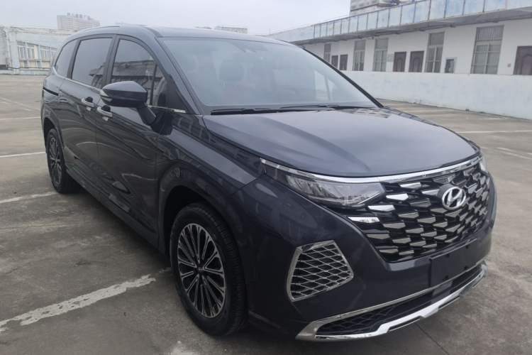 Used Hyundai Custo 2024 270TGDi LUX Prestige Edition Front Right 45 Deg