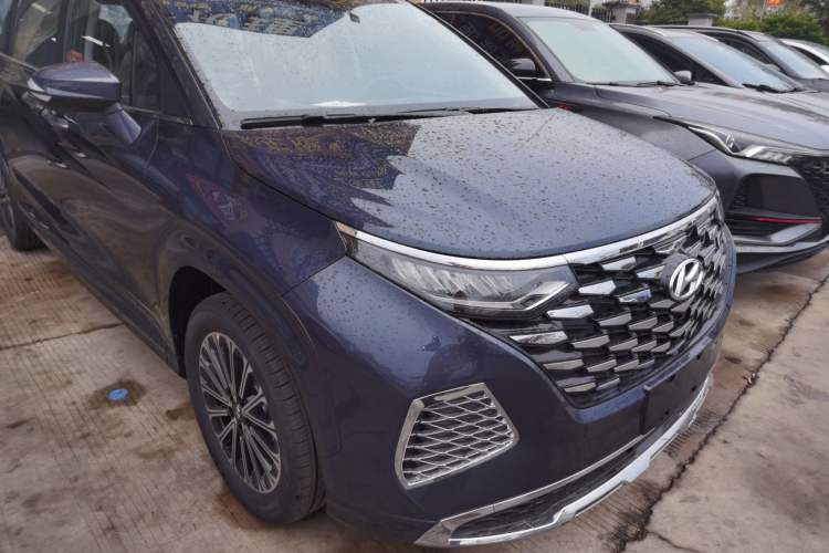Used Hyundai Custo 2024 270TGDi LUX Prestige Edition Front Right 45 Deg