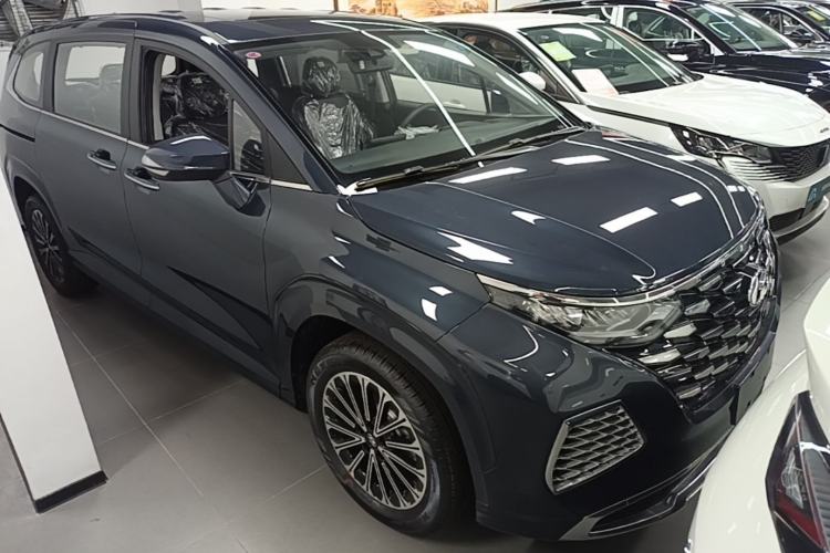 Used Hyundai Custo 2024 270TGDi LUX Prestige Edition Front Right 45 Deg