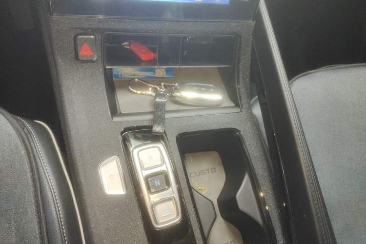 Used Hyundai Custo 2024 270TGDi LUX Prestige Edition Gear Lever