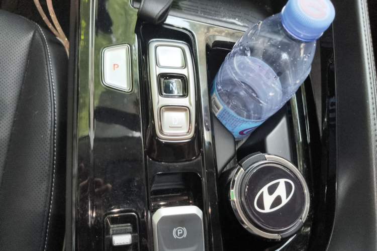 Used Hyundai Custo 2024 270TGDi LUX Prestige Edition Gear Lever
