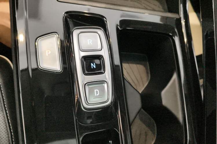 Used Hyundai Custo 2024 270TGDi LUX Prestige Edition Gear Lever