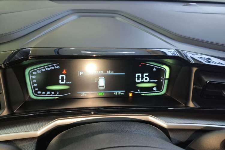 Used Hyundai Custo 2024 270TGDi LUX Prestige Edition Instrument Cluster