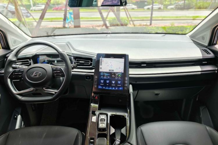 Used Hyundai Custo 2024 270TGDi LUX Prestige Edition Interior 10