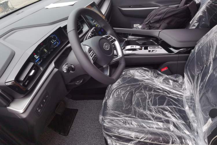 Used Hyundai Custo 2024 270TGDi LUX Prestige Edition Left Front Seat