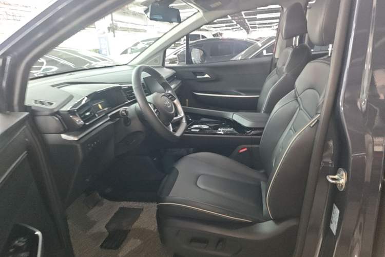 Used Hyundai Custo 2024 270TGDi LUX Prestige Edition Left Front Seat