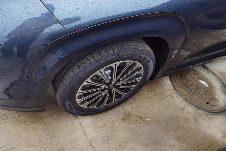 Used Hyundai Custo 2024 270TGDi LUX Prestige Edition Left Front Wheel Hub