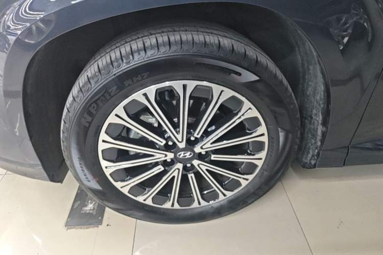 Used Hyundai Custo 2024 270TGDi LUX Prestige Edition Left Front Wheel Hub