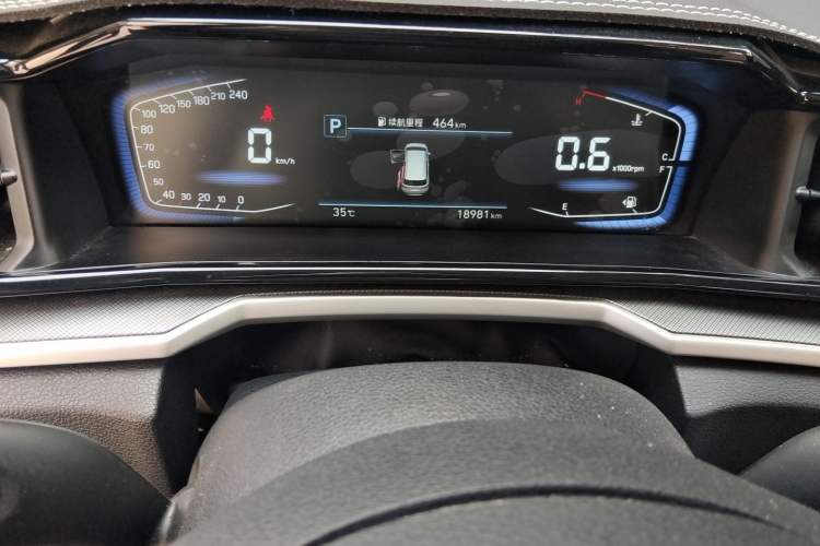 Used Hyundai Custo 2024 270TGDi LUX Prestige Edition Odometer Close Up