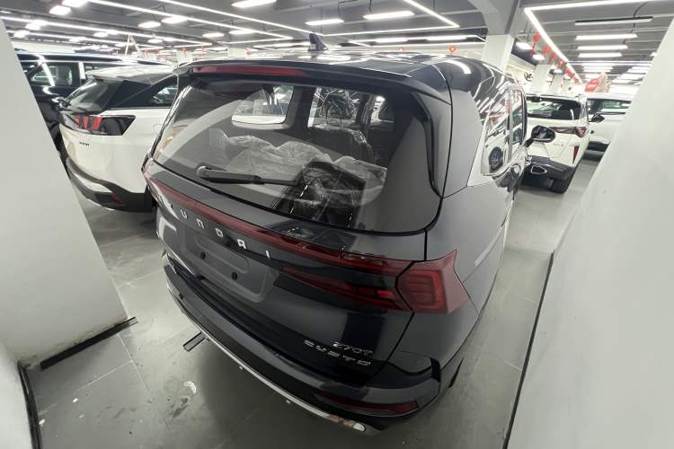 Used Hyundai Custo 2024 270TGDi LUX Prestige Edition Rear Right 45 Deg