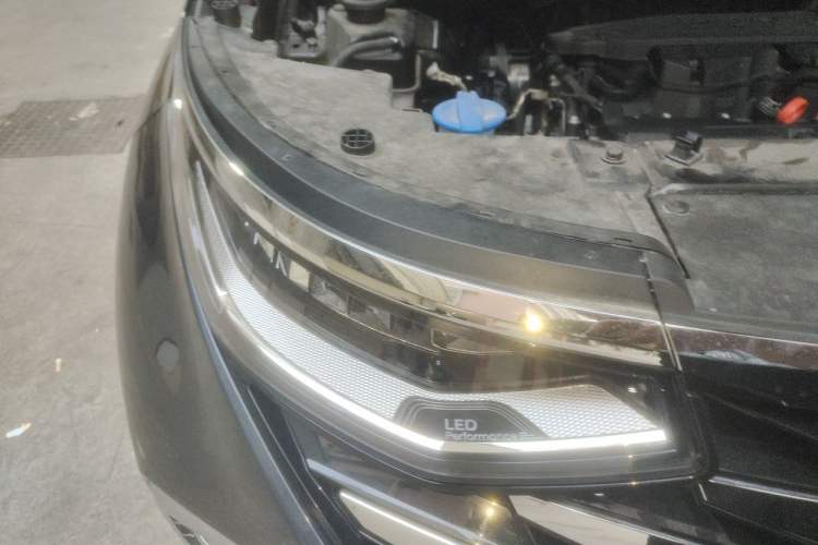 Used Hyundai Custo 2024 270TGDi LUX Prestige Edition Right Front Headlight