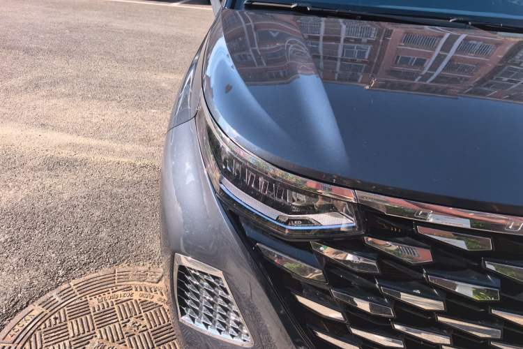 Used Hyundai Custo 2024 270TGDi LUX Prestige Edition Right Front Headlight