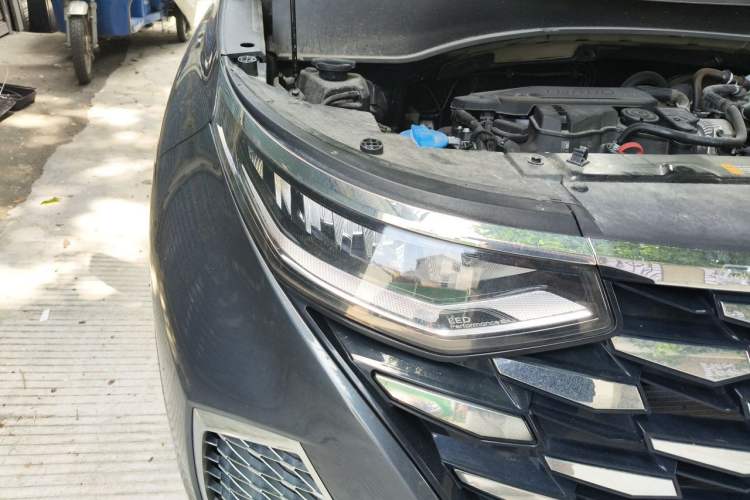 Used Hyundai Custo 2024 270TGDi LUX Prestige Edition Right Front Headlight