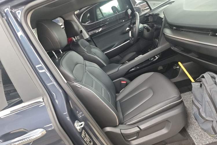 Used Hyundai Custo 2024 270TGDi LUX Prestige Edition Right Front Seat