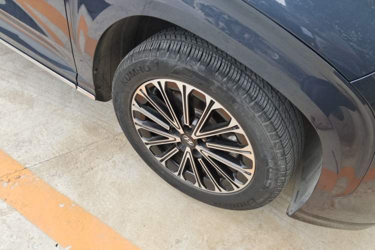Used Hyundai Custo 2024 270TGDi LUX Prestige Edition Right Front Wheel Hub