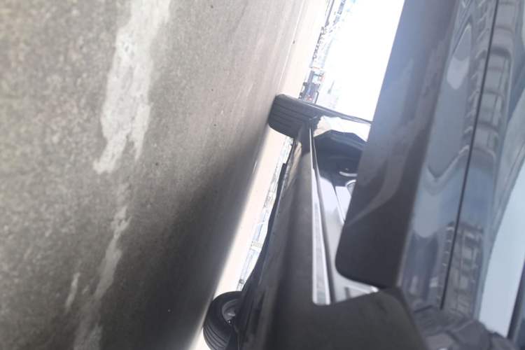 Used Hyundai Custo 2024 270TGDi LUX Prestige Edition Right Side Sill