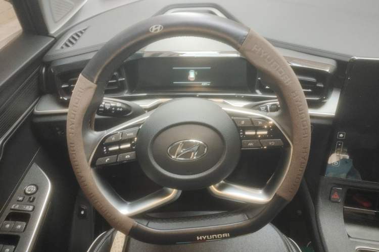 Used Hyundai Custo 2024 270TGDi LUX Prestige Edition Steering Wheel