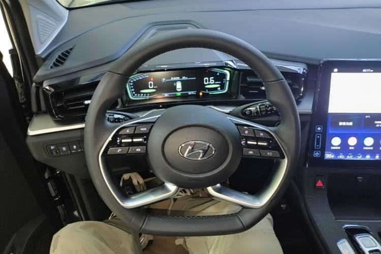 Used Hyundai Custo 2024 270TGDi LUX Prestige Edition Steering Wheel