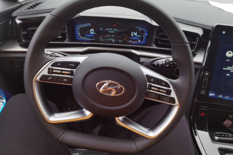 Used Hyundai Custo 2024 270TGDi LUX Prestige Edition Steering Wheel