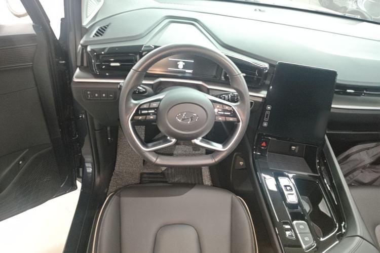 Used Hyundai Custo 2024 270TGDi LUX Prestige Edition Steering Wheel