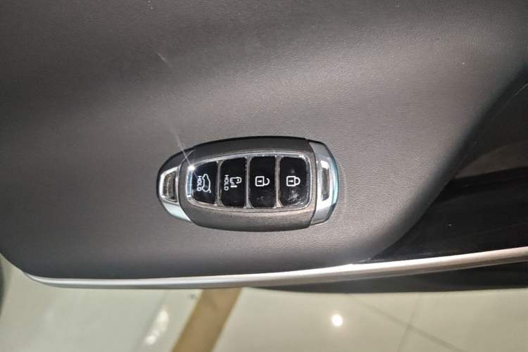 Used Hyundai Custo 2024 270TGDi LUX Prestige Edition Vehicle Key
