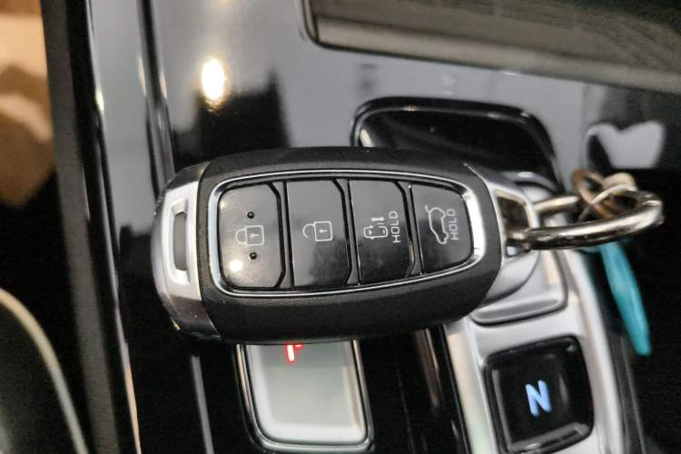 Used Hyundai Custo 2024 270TGDi LUX Prestige Edition Vehicle Key