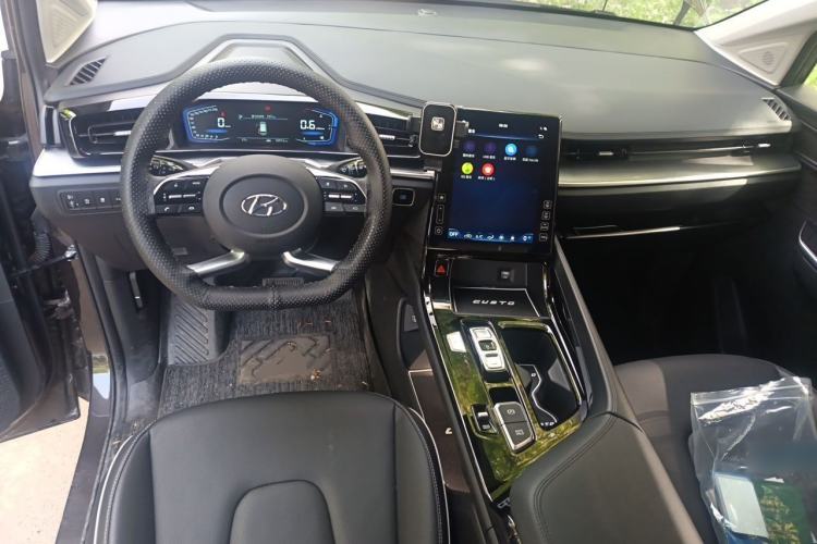 Used Hyundai Custo 2024 270TGDi LUX Prestige Edition Center Console