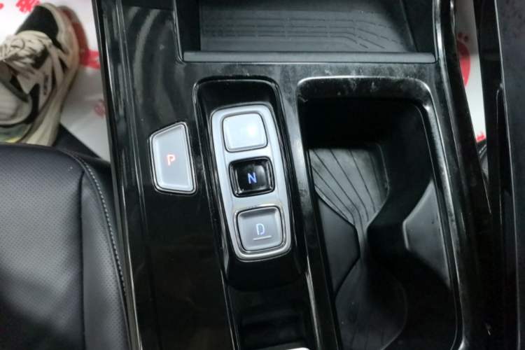 Used Hyundai Custo 2024 270TGDi LUX Prestige Edition Gear Lever
