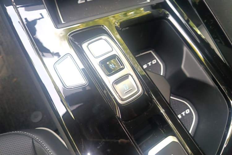 Used Hyundai Custo 2024 270TGDi LUX Prestige Edition Gear Lever