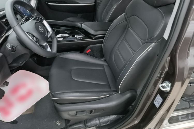 Used Hyundai Custo 2024 270TGDi LUX Prestige Edition Left Front Seat