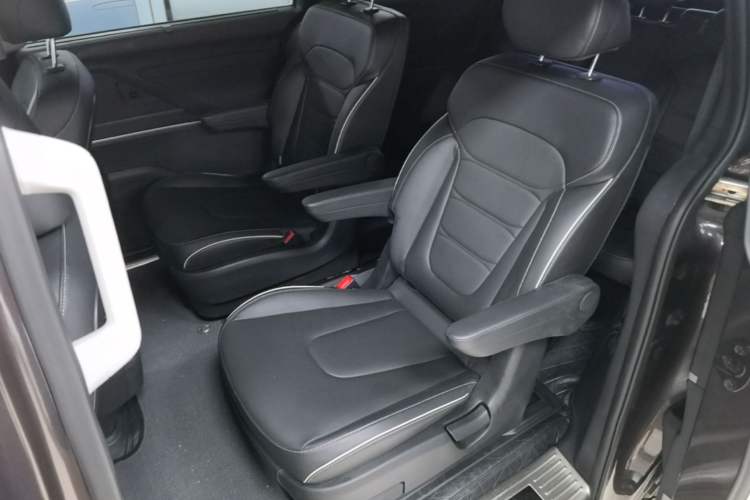 Used Hyundai Custo 2024 270TGDi LUX Prestige Edition Left Rear Seat