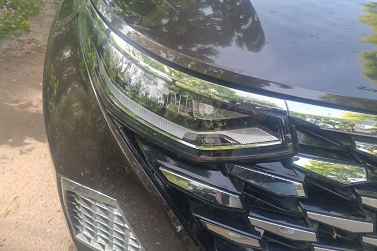 Used Hyundai Custo 2024 270TGDi LUX Prestige Edition Right Front Headlight