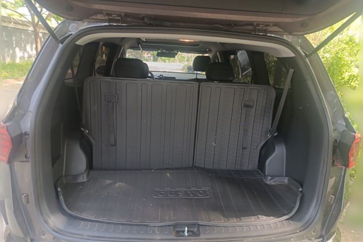 Used Hyundai Custo 2024 270TGDi LUX Prestige Edition Trunk