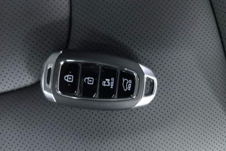 Used Hyundai Custo 2024 270TGDi LUX Prestige Edition Vehicle Key