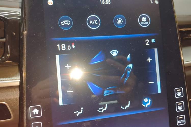 Used Hyundai Custo 2024 270TGDi LUX Prestige Edition Audio And AC Panel